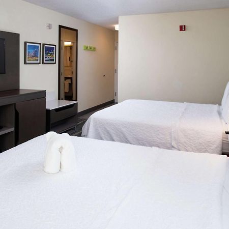 Hampton Inn Greensboro Airport Екстер'єр фото