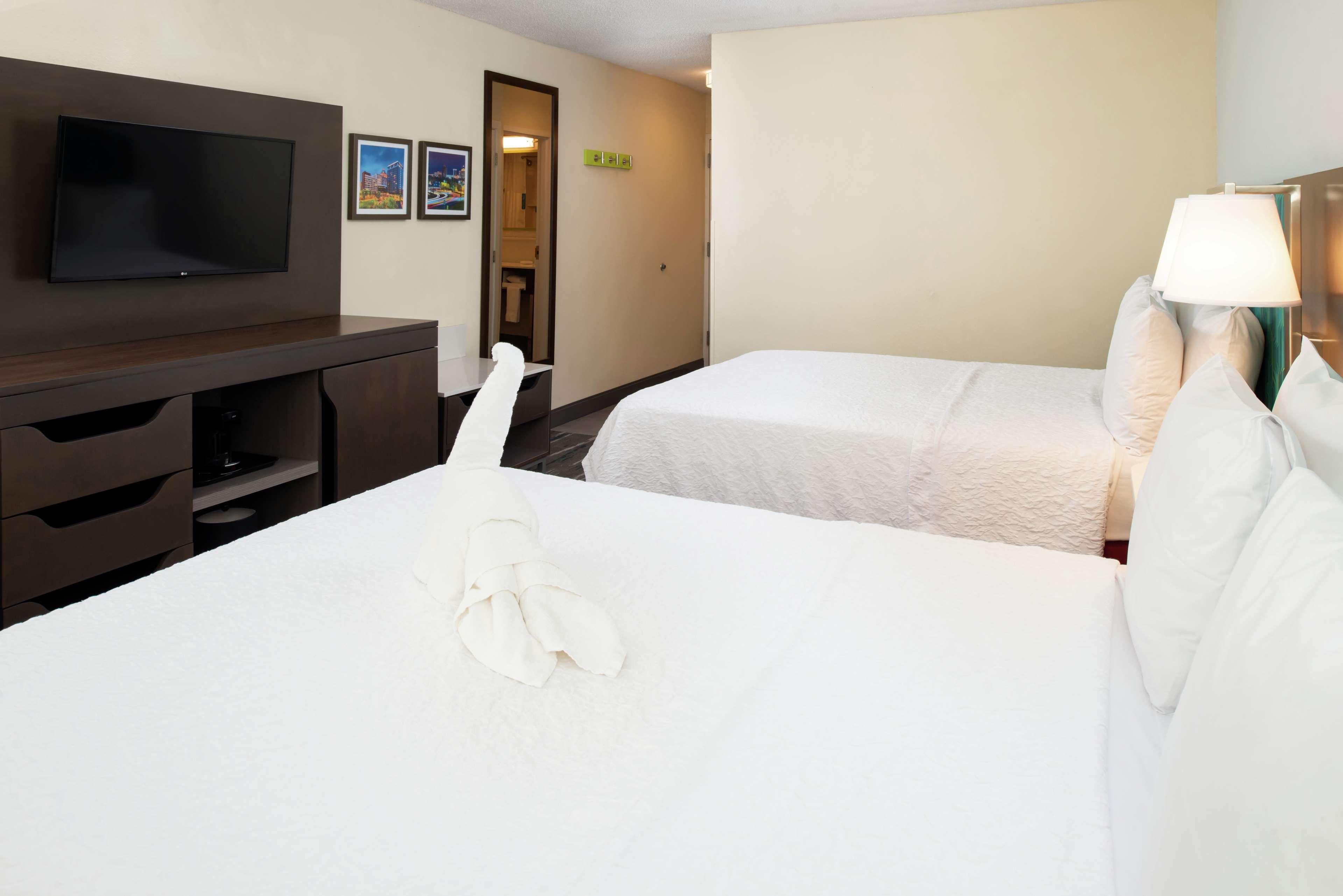 Hampton Inn Greensboro Airport Екстер'єр фото