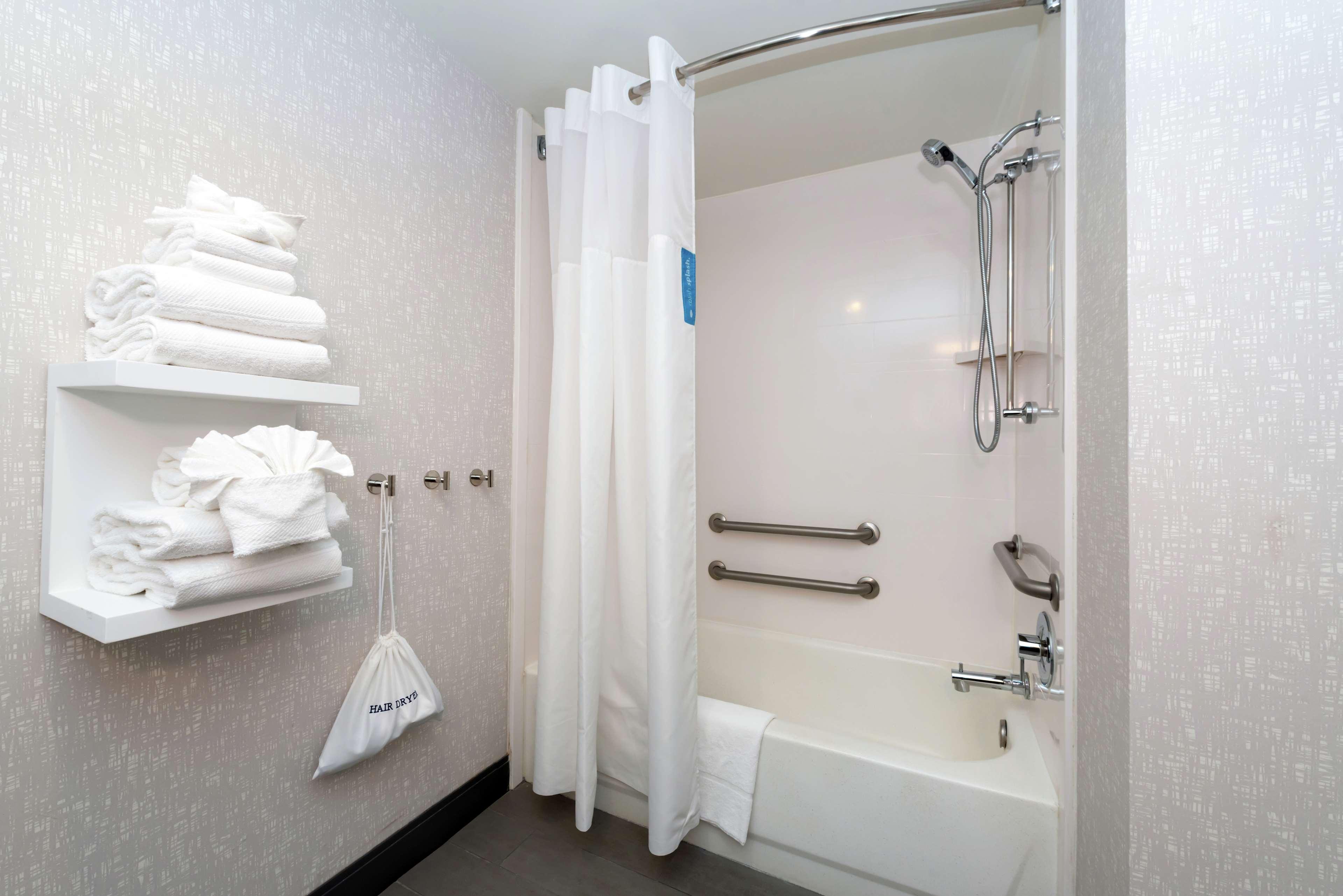 Hampton Inn Greensboro Airport Екстер'єр фото