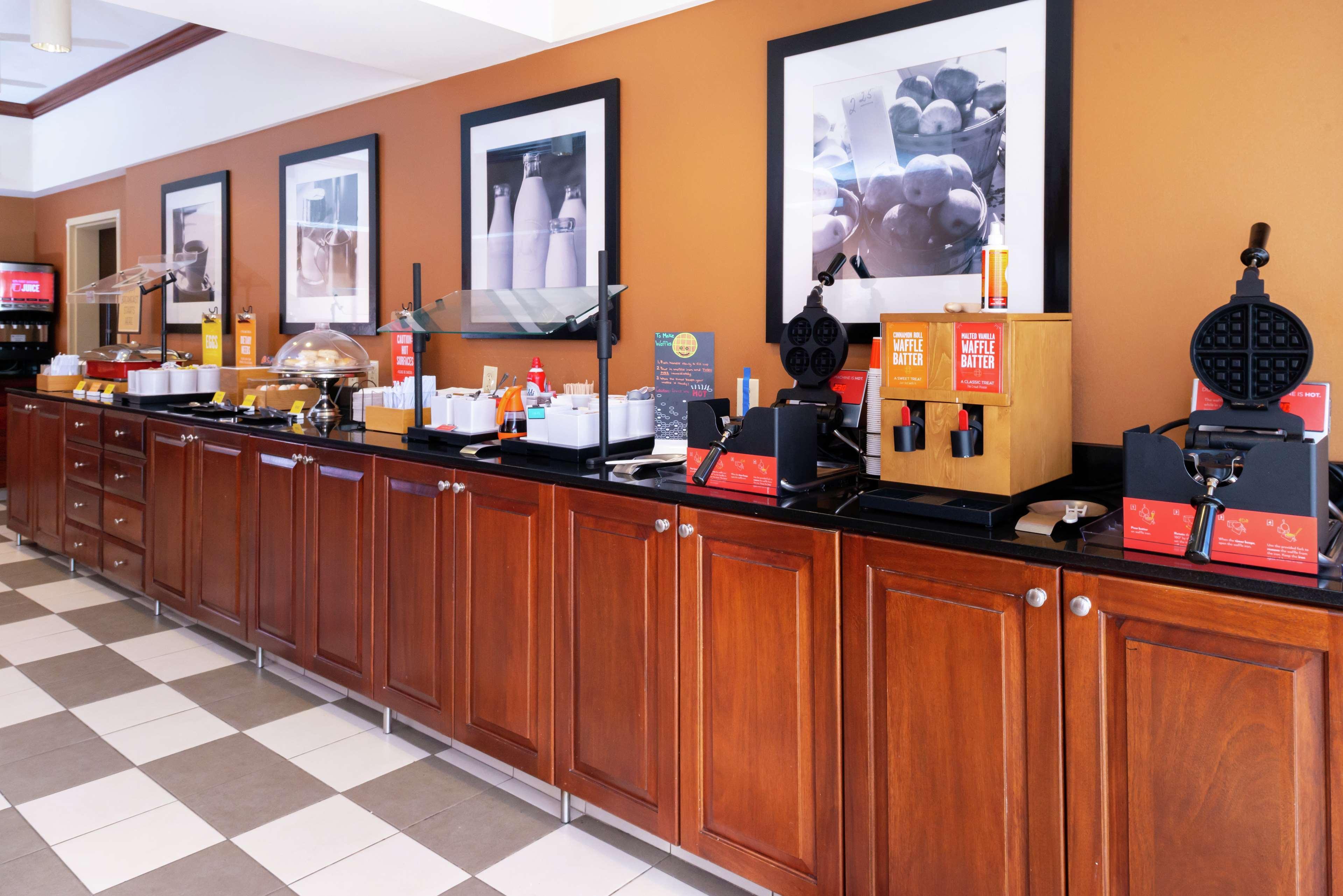 Hampton Inn Greensboro Airport Екстер'єр фото