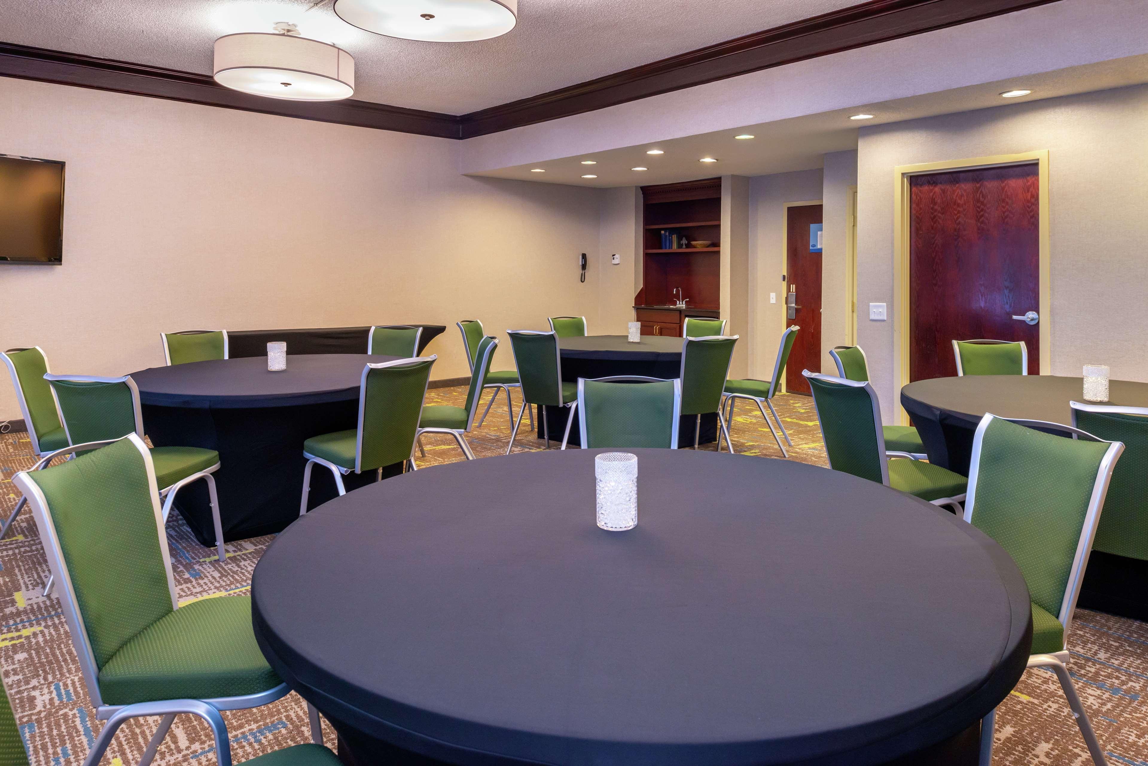 Hampton Inn Greensboro Airport Екстер'єр фото