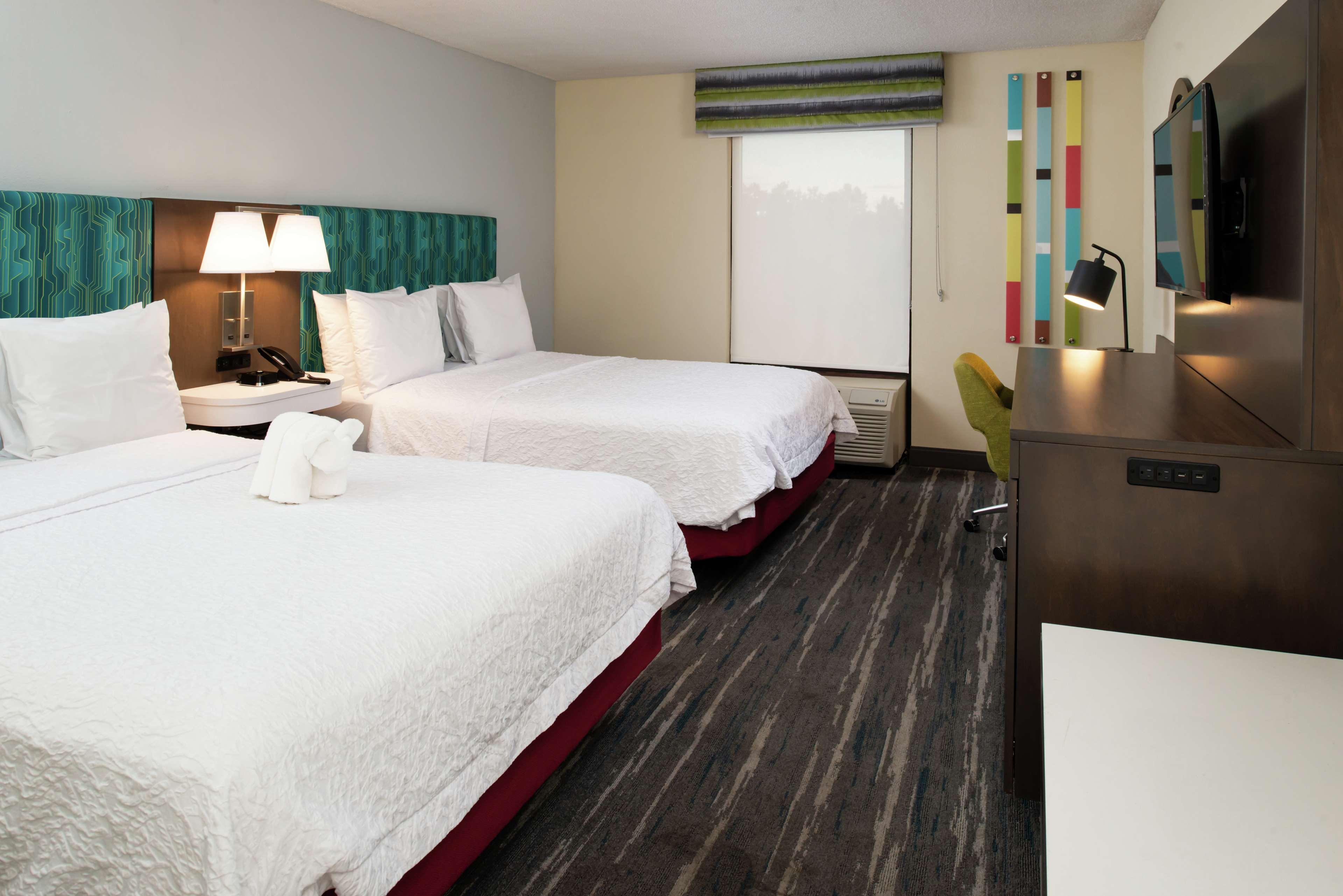 Hampton Inn Greensboro Airport Екстер'єр фото