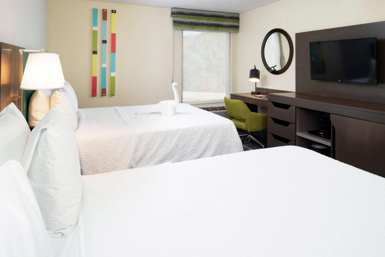 Hampton Inn Greensboro Airport Екстер'єр фото