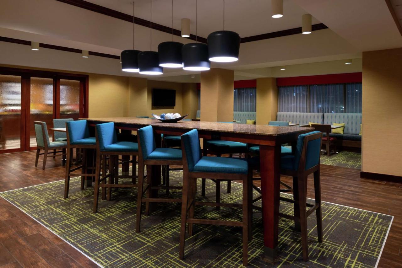 Hampton Inn Greensboro Airport Екстер'єр фото