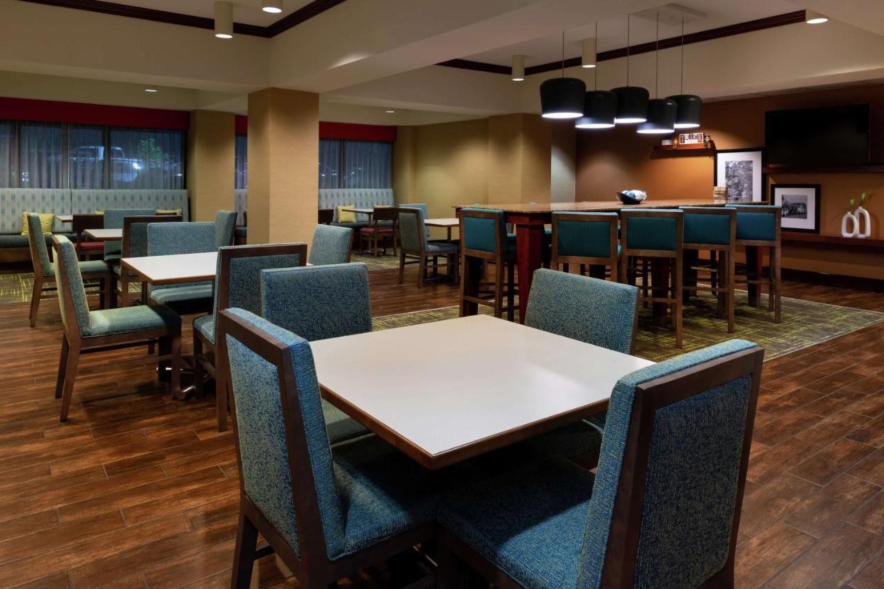 Hampton Inn Greensboro Airport Екстер'єр фото