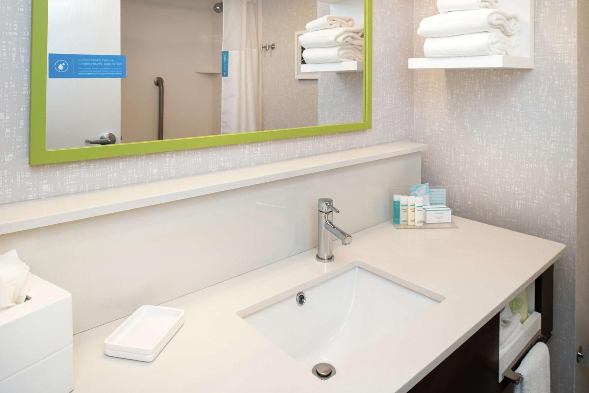 Hampton Inn Greensboro Airport Екстер'єр фото