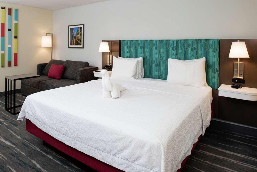 Hampton Inn Greensboro Airport Номер фото